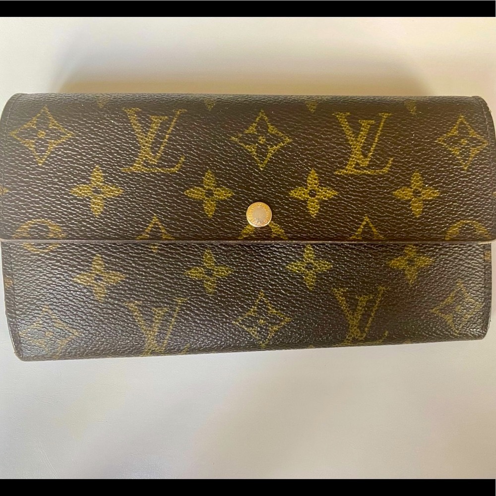 Authentic Louis Vuitton Sarah Wallet